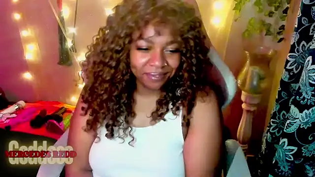 Snapshot of Goddess_MercedesRedd chatting on May 22, 2026, 1:20 pm Goddess MercedesRedd online show from May 22, 2026, 1:20 pm