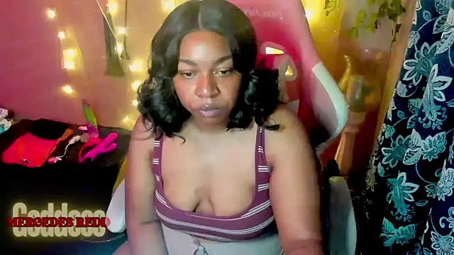 Snapshot of Goddess_MercedesRedd chatting on May 8, 2026, 1:15 pm Goddess MercedesRedd online show from May 8, 2026, 1:15 pm