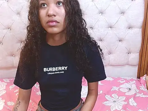 skiaracl202 online show from April 15, 2026, 3:23 am