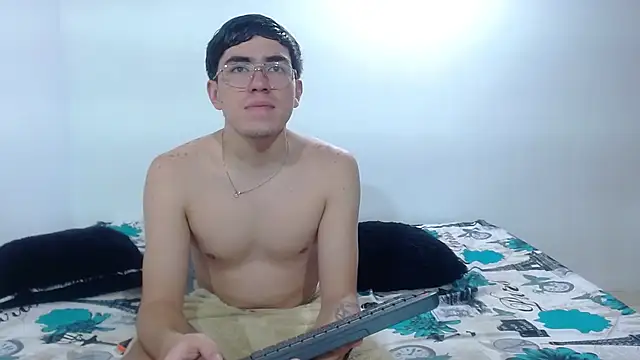 Couple-Fantasy1 online show from April 13, 2026, 12:03 am