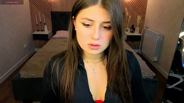 Crystal-Lace online show from June 3, 2026, 12:55 am