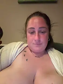 CurvyCatx online show from July 4, 2026, 9:41 pm
