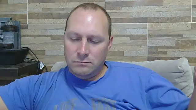 Snapshot of lustonfan chatting on April 20, 2026, 12:35 am lustonfan online show from April 20, 2026, 12:35 am