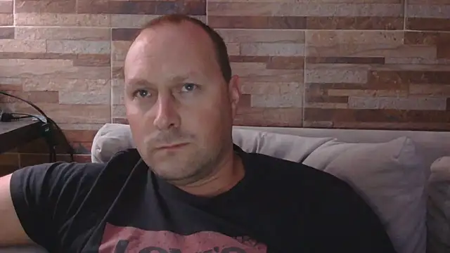 lustonfan online show from April 8, 2026, 2:24 am