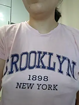 Emi hot1 online show from April 3, 2026, 2:23 pm