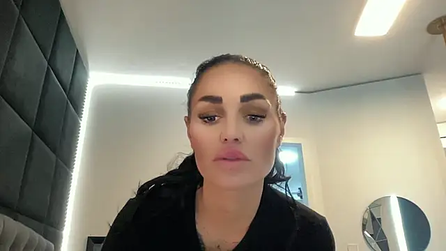 AMBER HARD online show from April 17, 2026, 3:48 pm