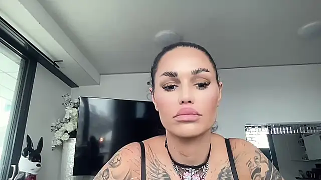 AMBER HARD online show from April 13, 2026, 2:10 pm