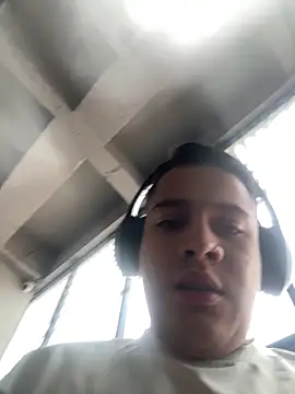 OliverTabordaa online show from April 22, 2026, 8:04 pm