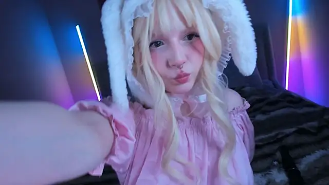 EvaforHIM online show from April 4, 2026, 10:27 pm