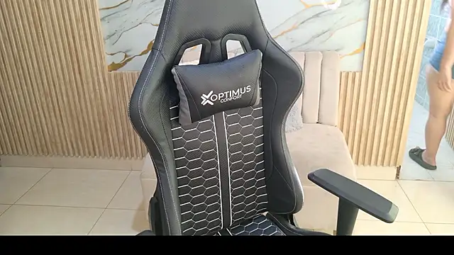 Akari 21 online show from March 5, 2026, 12:35 pm