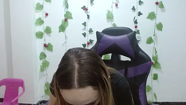 LiaRobertss  online show from April 1, 2026, 3:19 am