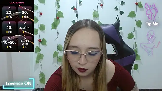 LiaRobertss  online show from April 8, 2026, 3:30 am