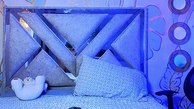 Tinocrow online show from March 13, 2026, 5:01 am