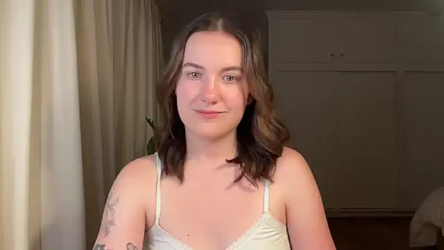 summerxo online show from April 18, 2026, 2:47 am