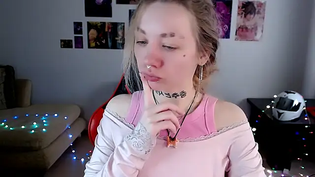 Nica Kawaii online show from April 13, 2026, 7:56 am