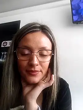 Snapshot of CynthiaMore chatting on May 18, 2026, 4:12 pm CynthiaMore online show from May 18, 2026, 4:12 pm