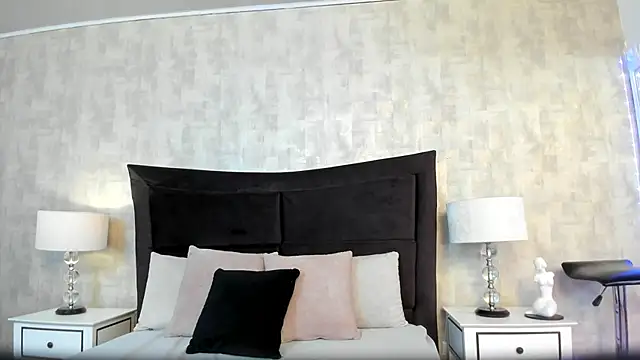 CynthiaMore online show from April 17, 2026, 1:03 pm