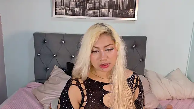 Snapshot of IvonnyBon_gh chatting on May 8, 2026, 3:21 am IvonnyBon gh online show from May 8, 2026, 3:21 am