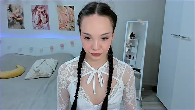 Milly Lane online show from April 18, 2026, 3:09 am