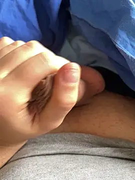 YoUnGbOy2018 online show from April 17, 2026, 7:11 am