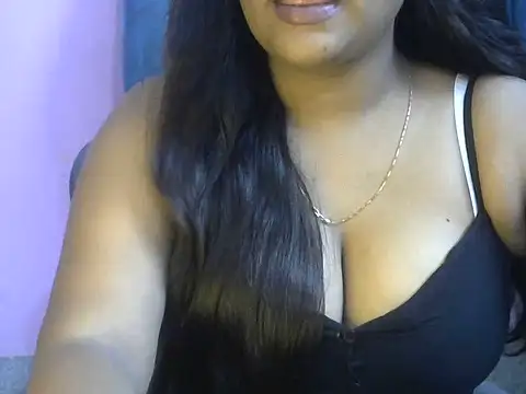 QUEEN-OF-QUEEN online show from July 6, 2026, 6:54 pm