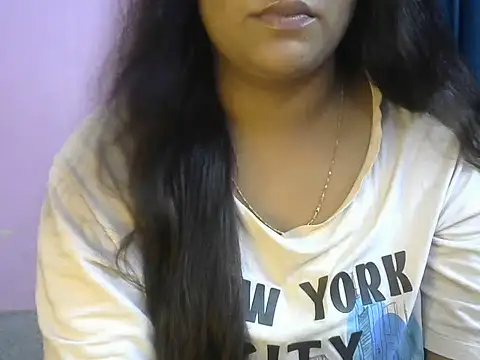 QUEEN-OF-QUEEN online show from July 29, 2026, 7:13 pm