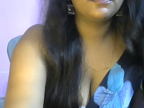 QUEEN-OF-QUEEN online show from June 27, 2026, 7:53 pm