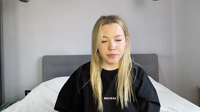 alyrasun online show from April 27, 2026, 7:06 am