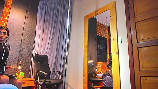 Sienna Dark online show from March 27, 2026, 11:33 am