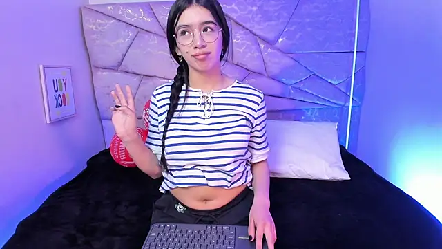 Amara Velle online show from July 2, 2026, 12:44 pm