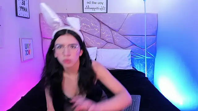 Amara Velle online show from April 2, 2026, 1:18 pm