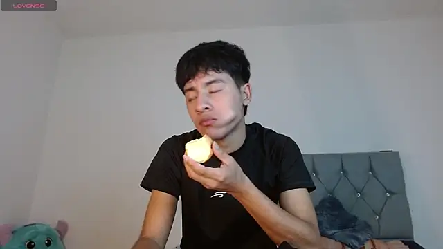 Sebas fire4 online show from May 19, 2026, 10:39 pm