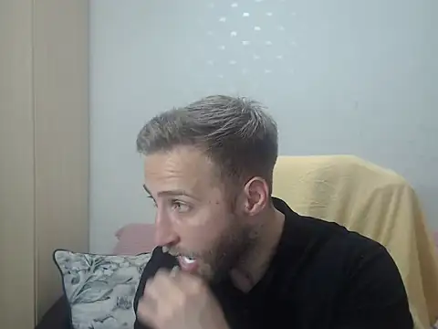 BlondEagleMuscle online show from April 5, 2026, 9:10 pm