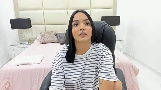 Chloelarsons online show from May 1, 2026, 1:10 am
