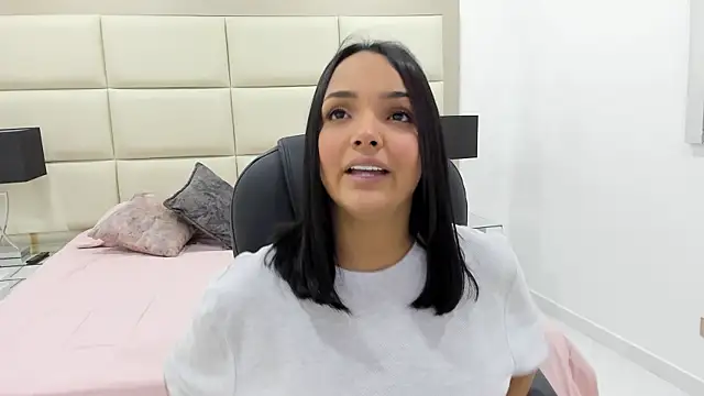 Chloelarsons online show from May 13, 2026, 11:23 pm