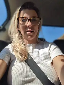 ManuelaX online show from February 24, 2026, 11:11 am