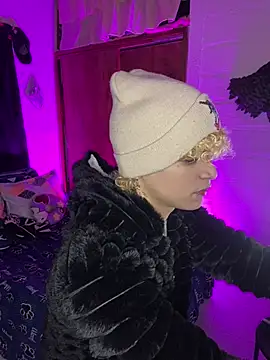 Lucke Ccollins online show from April 18, 2026, 7:11 am