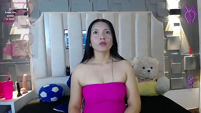 Chloe16  online show from April 17, 2026, 8:44 pm