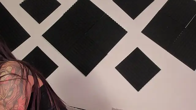 Emily Rousess online show from April 4, 2026, 10:44 am