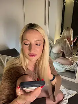 EllaCharm  online show from April 18, 2026, 7:07 pm