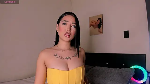 AnthonellaSweet  online show from May 16, 2026, 4:00 am