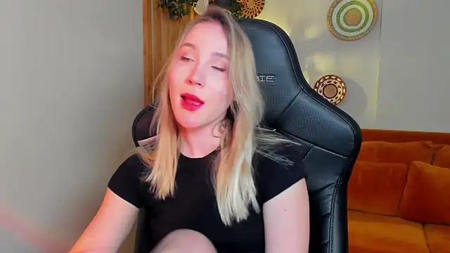 ElaraVoltage online show from April 5, 2026, 5:14 am