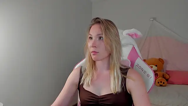 ElaraVoltage online show from April 7, 2026, 5:26 pm