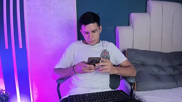 Jean Jagger online show from March 23, 2026, 11:43 am