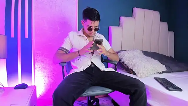 Jean Jagger online show from April 15, 2026, 12:10 pm