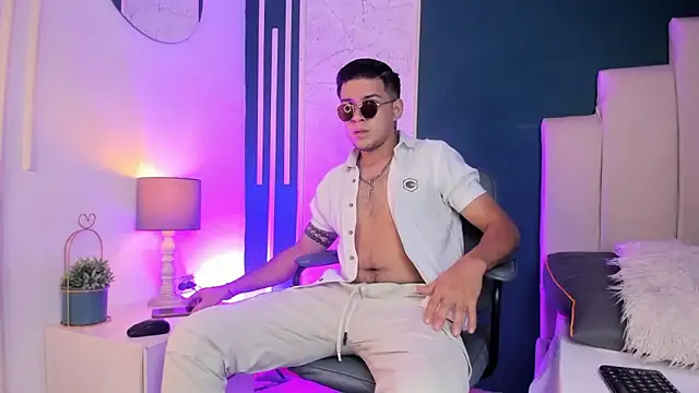 Jean Jagger online show from April 16, 2026, 11:55 am