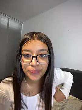 chanell pinkk online show from April 16, 2026, 1:34 pm