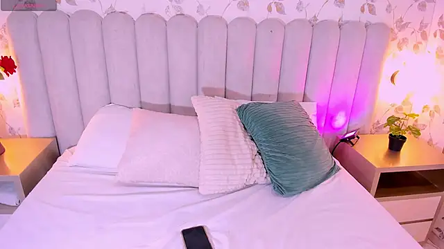 sashadelgado online show from April 7, 2026, 9:05 pm