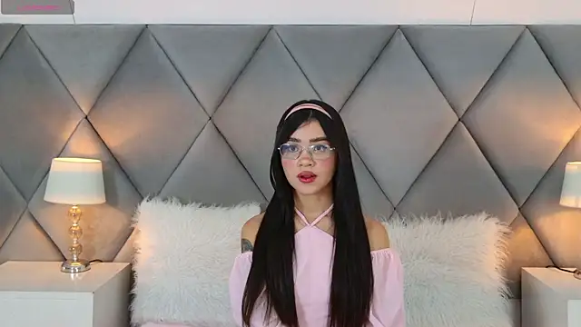 OliviaDiaz online show from July 6, 2026, 8:22 pm