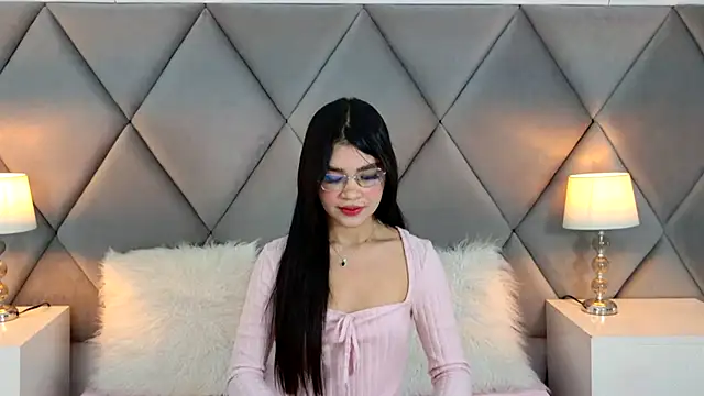 OliviaDiaz online show from July 17, 2026, 12:08 am